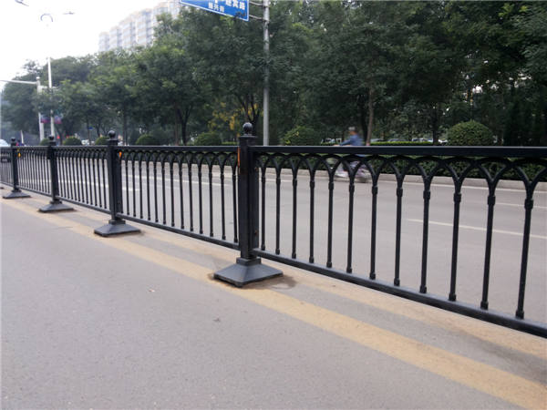 ɽ����·���x��